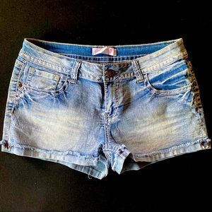 NO BOUNDARIES Jeans Shorts